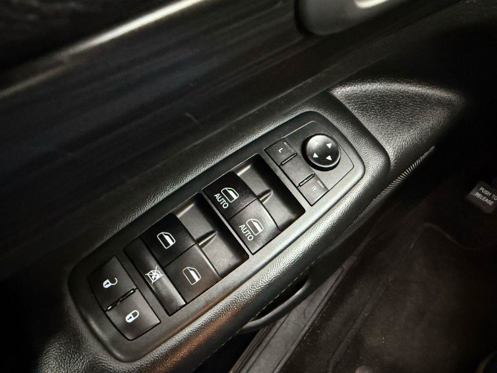 Used 2019 Jeep Grand Cherokee Altitude AWD/4WD image 12