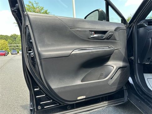 Used 2021 Toyota Venza XLE image 13