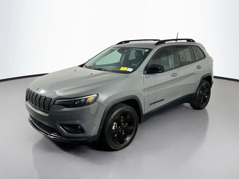 Used 2023 Jeep Cherokee Altitude Lux AWD/4WD image 3