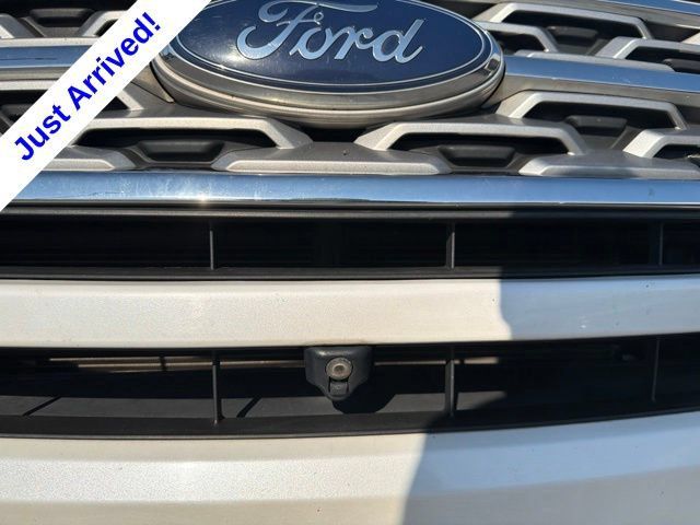 Used 2018 Ford Explorer Limited w/ Equipment Group 301A FWD image 9