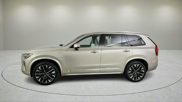 New 2026 Volvo XC90 T8 Plus w/ Protection Package Premier AWD/4WD image 7