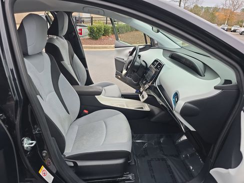 Used 2016 Toyota Prius Three image 10