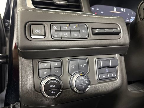 Used 2023 GMC Yukon XL Denali Ultimate AWD/4WD image 24