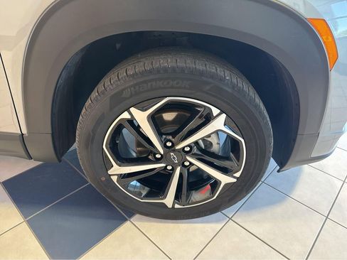 Used 2023 Chevrolet TrailBlazer RS w/ Sun and Liftgate Package AWD/4WD image 6