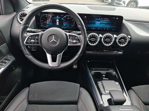 Used 2022 Mercedes-Benz GLA 250 4MATIC image 11