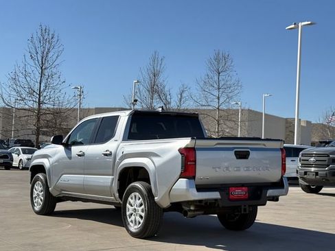 Used 2025 Toyota Tacoma SR5 image 4