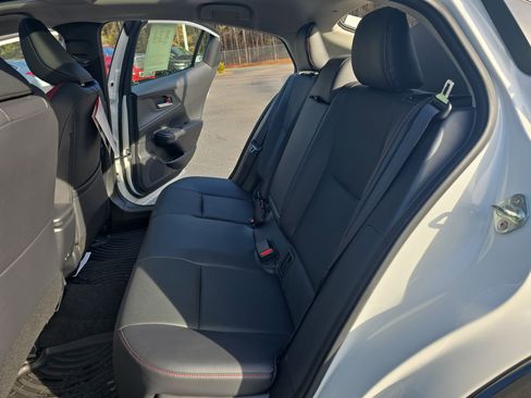 Used 2024 Toyota Prius Prime Premium image 16