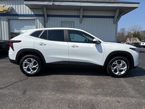 New 2026 Chevrolet Trax LS w/ LS Convenience Package FWD image 8