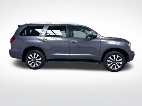 Used 2018 Toyota Sequoia Limited w/ Safety & Convenience Package AWD/4WD image 10