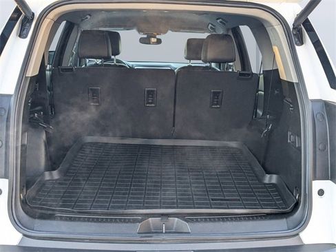 Used 2023 GMC Acadia SLT image 12