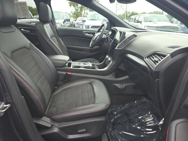 Used 2024 Ford Edge ST-Line w/ Class II Trailer Tow Package AWD/4WD image 31
