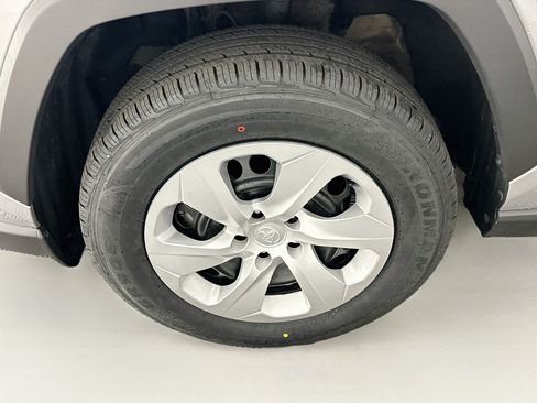 Used 2025 Toyota RAV4 LE AWD/4WD image 11