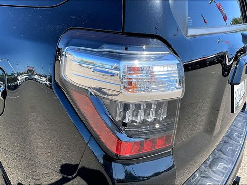 Used 2019 Toyota 4Runner Limited AWD/4WD image 28