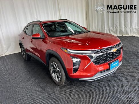 Used 2024 Chevrolet Trax LT w/ Driver Confidence Package FWD image 29