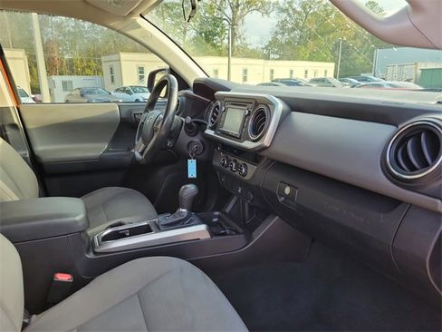 Used 2016 Toyota Tacoma SR5 image 32
