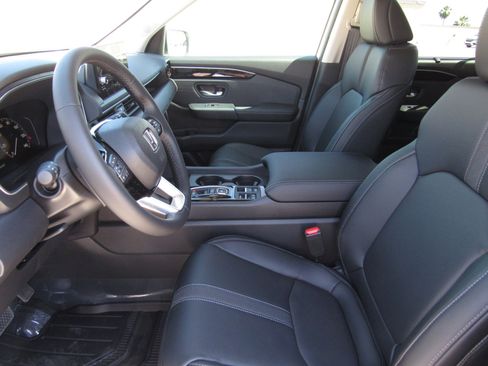 Certified 2025 Honda Pilot EX-L image 16