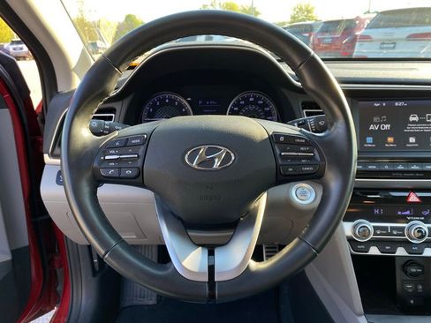 Used 2020 Hyundai Elantra Limited image 12