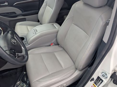 Used 2015 Toyota Highlander Limited w/ Driver Technology Package AWD/4WD image 11