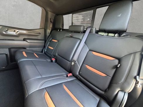 Used 2024 GMC Sierra 1500 AT4 w/ Technology Package AWD/4WD image 28