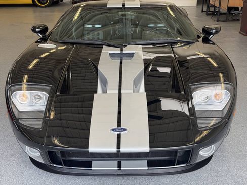 Used 2005 Ford GT RWD image 13