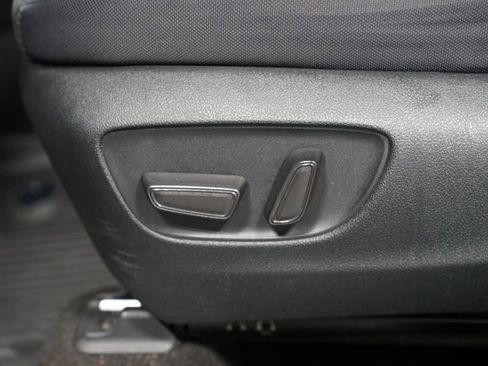 Certified 2023 Toyota Highlander L image 33