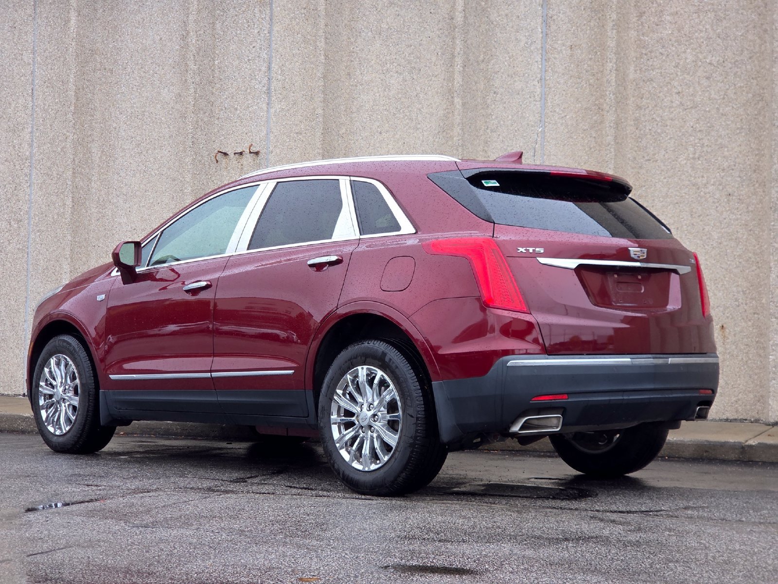 Used 2018 Cadillac XT5 Luxury w/ Driver Awareness Package FWD image 19
