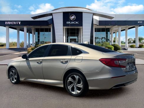 Used 2018 Honda Accord EX image 4