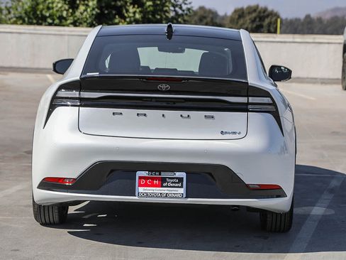 New 2026 Toyota Prius Plug-In Hybrid FWD image 6