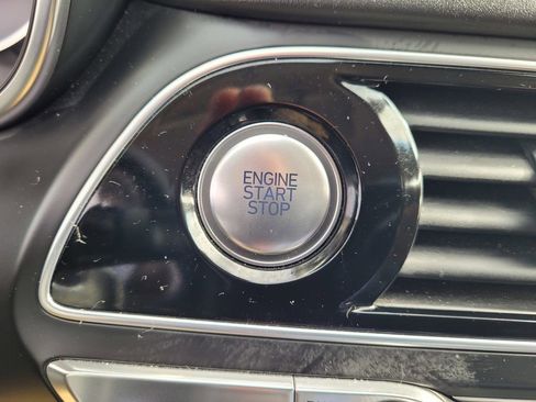 Used 2023 Genesis G70 2.0T image 19