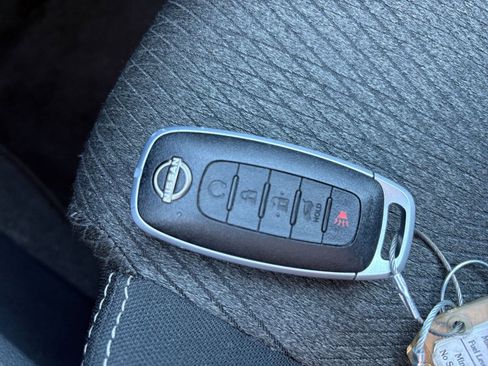 Used 2025 Nissan Rogue SV image 24