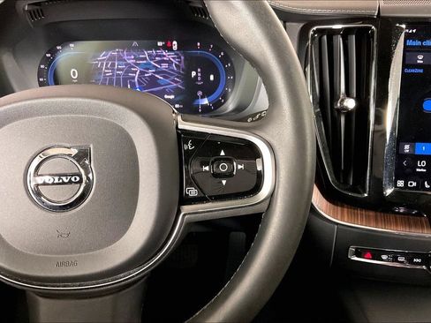 Used 2023 Volvo XC60 B5 Ultimate w/ Protection Package Premier FWD image 19