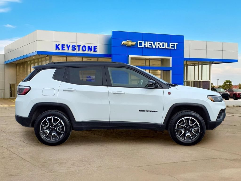 Used 2025 Jeep Compass Trailhawk AWD/4WD image 8