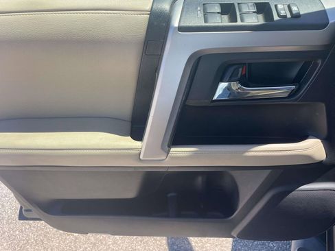 Used 2017 Toyota 4Runner SR5 Premium RWD image 15