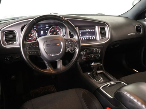 Used 2020 Dodge Charger SXT RWD image 2