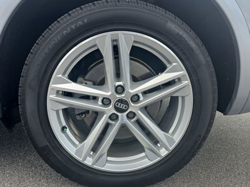 Used 2021 Audi Q5 e Premium Plus w/ Premium Plus Package AWD/4WD image 32