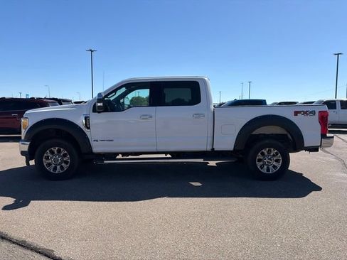 Used 2017 Ford F250 XLT w/ XLT Premium Package AWD/4WD image 4
