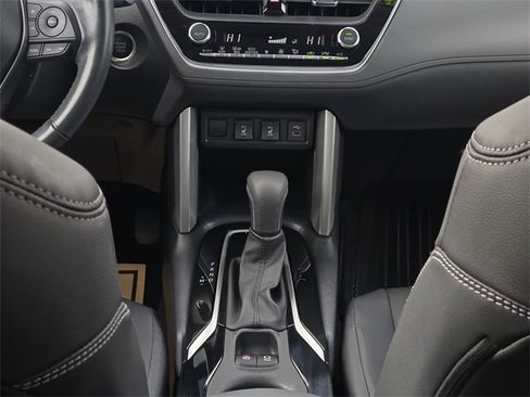 Used 2023 Toyota Corolla Cross XLE image 20