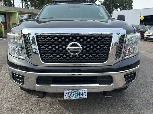 Used 2017 Nissan Titan SV image 8