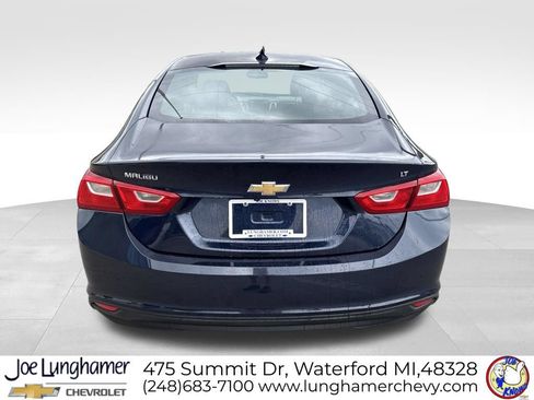 Used 2017 Chevrolet Malibu LT FWD image 4