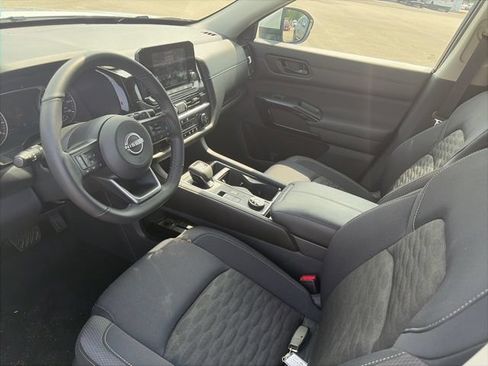 Used 2025 Nissan Pathfinder SV AWD/4WD image 16