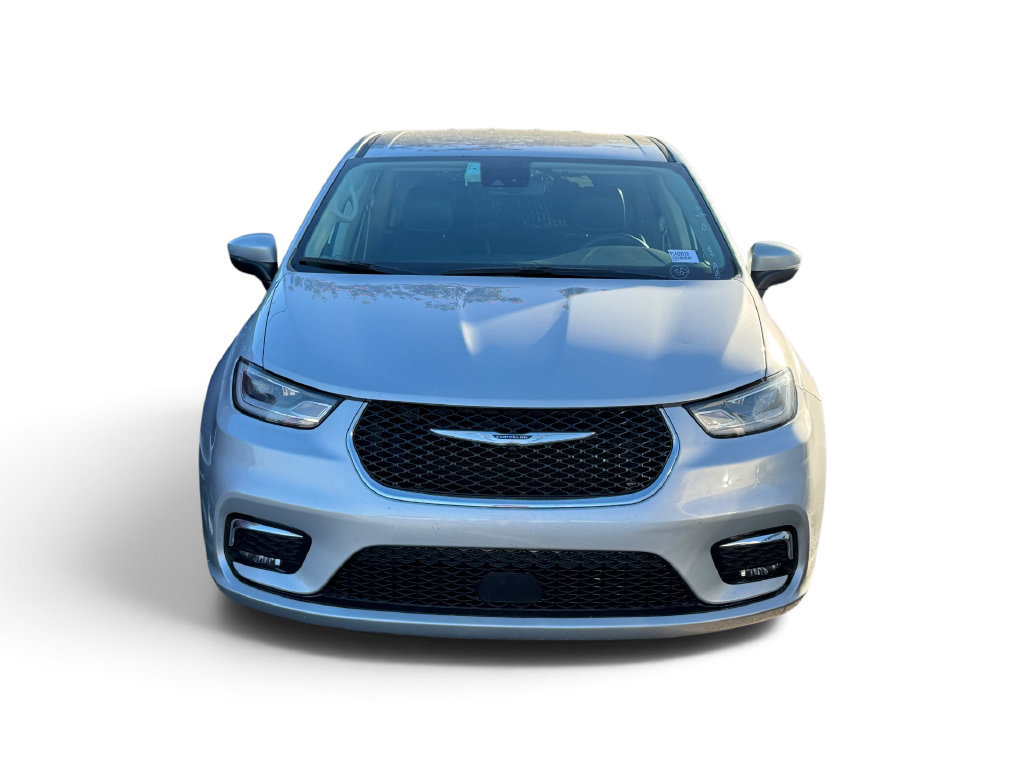 Used 2023 Chrysler Pacifica Touring-L FWD image 2