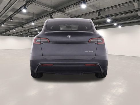 Used 2024 Tesla Model Y Long Range AWD/4WD image 7