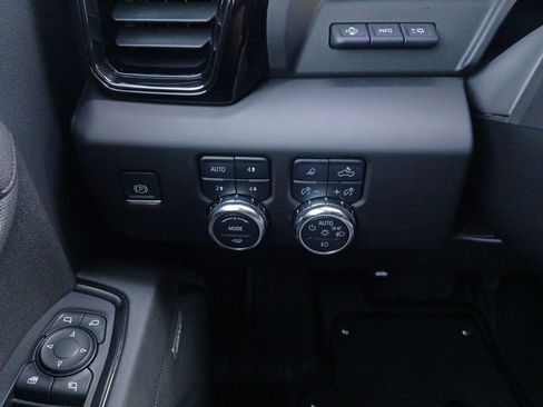 Used 2023 GMC Sierra 1500 AT4 w/ AT4 Premium Package AWD/4WD image 12