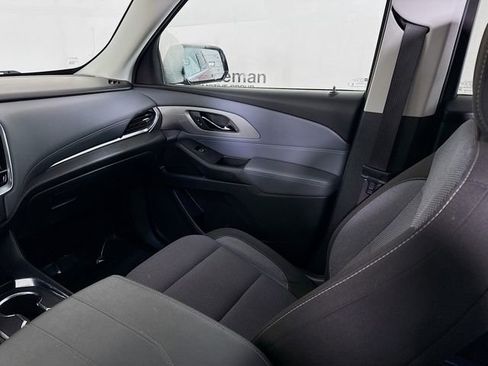 Used 2020 Chevrolet Traverse LT w/ Driver Confidence II Package image 24