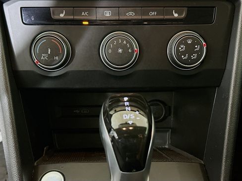 Used 2022 Volkswagen Taos SE FWD image 23