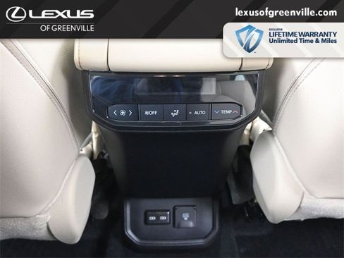 Used 2024 Toyota Highlander Limited image 28