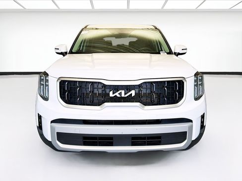Used 2025 Kia Telluride LX FWD image 2