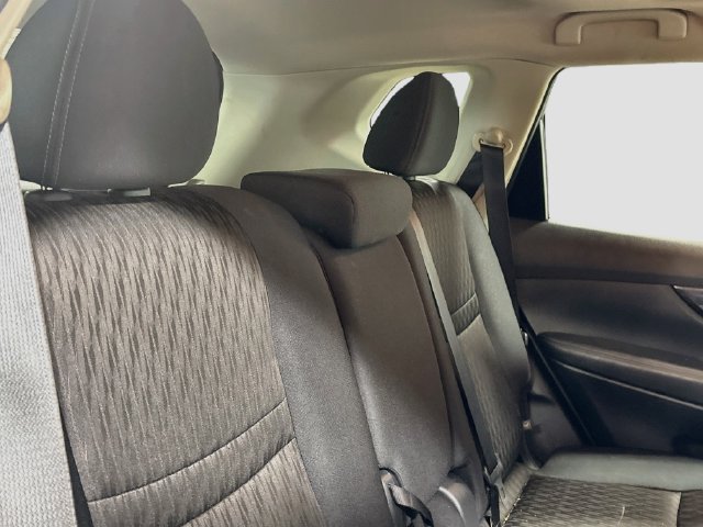 Used 2017 Nissan Rogue SV AWD/4WD image 15