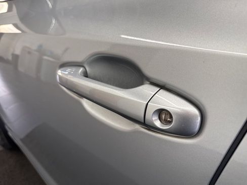 Used 2018 Toyota Highlander XLE image 14