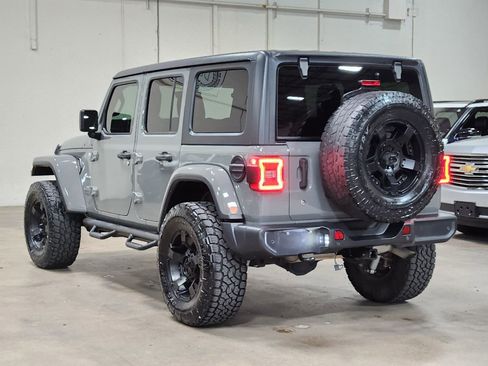 Used 2018 Jeep Wrangler Unlimited Sahara image 11